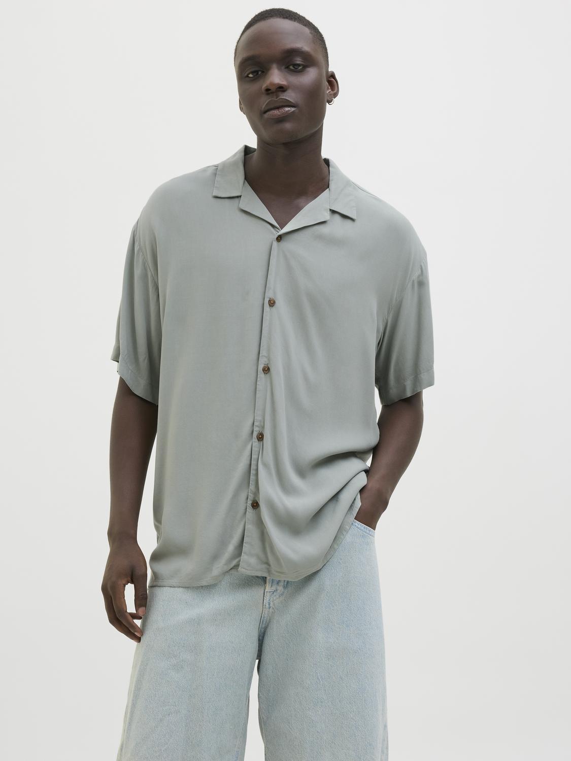 model_shot-front